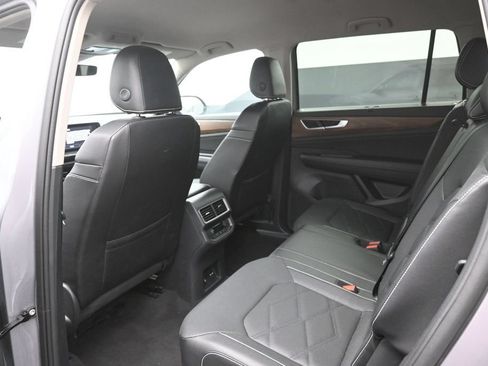 Used 2025 Volkswagen Atlas SE AWD/4WD image 25