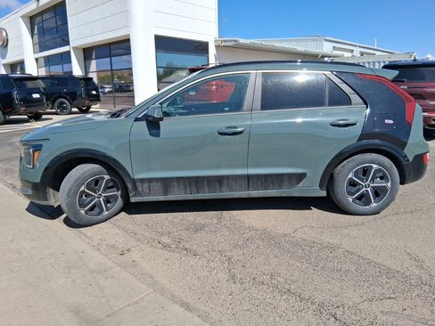Used 2024 Kia Niro FWD image 2