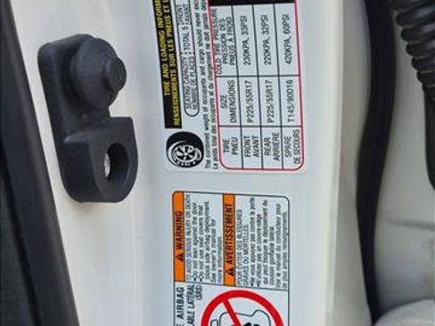 Used 2017 Subaru Crosstrek 2.0i Premium w/ Moonroof Package AWD/4WD image 26