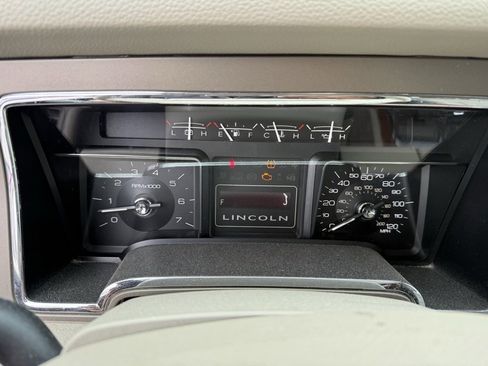 Used 2012 Lincoln Navigator Base image 9