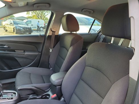 Used 2014 Chevrolet Cruze Eco image 10