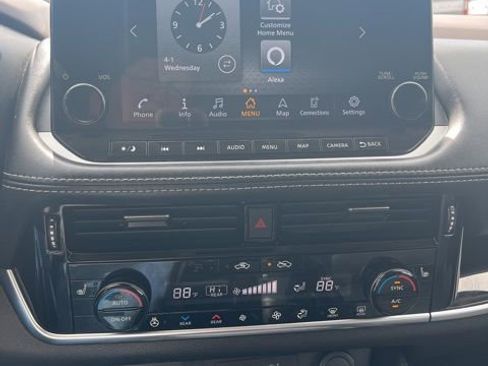 Used 2023 Nissan Rogue SL w/ SL Premium Package image 41