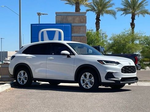 Certified 2025 Honda HR-V LX image 3