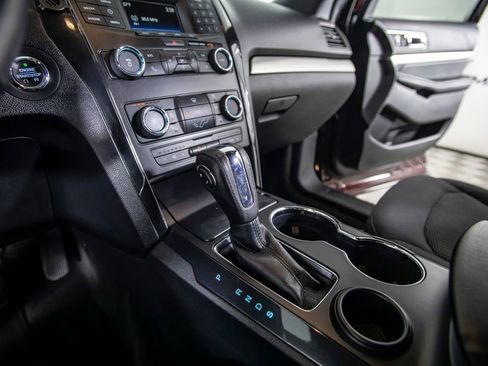 Used 2018 Ford Explorer XLT image 34
