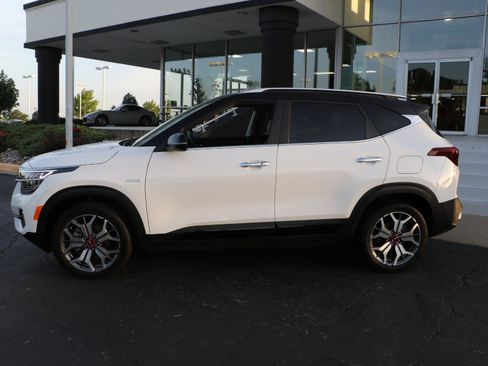 Used 2023 Kia Seltos SX AWD/4WD image 2
