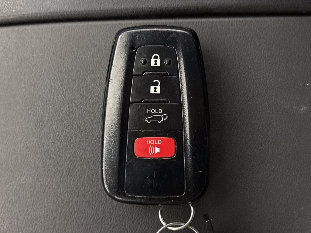 Used 2023 Toyota Highlander Limited AWD/4WD image 32