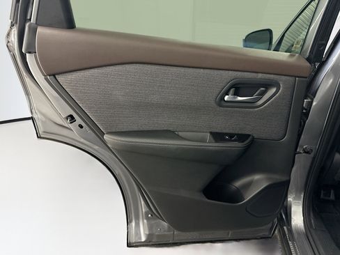 Used 2023 Nissan Rogue SV image 26