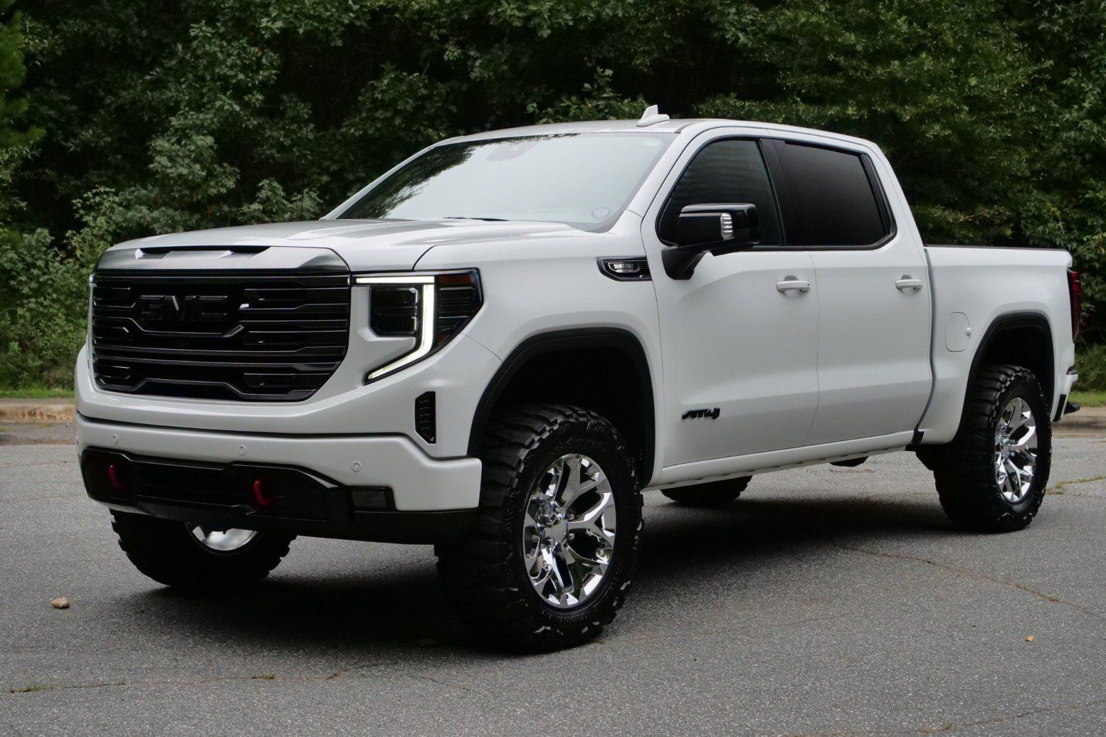 Used 2024 GMC Sierra 1500 AT4 w/ Technology Package AWD/4WD image 6