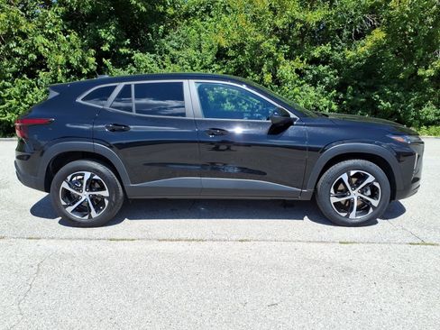Used 2024 Chevrolet Trax RS w/ Driver Confidence Package FWD image 27