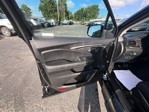 Used 2023 Honda Ridgeline Sport image 12