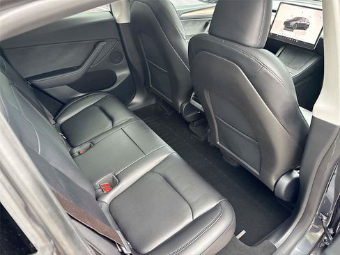 Used 2024 Tesla Model Y 2WD image 27