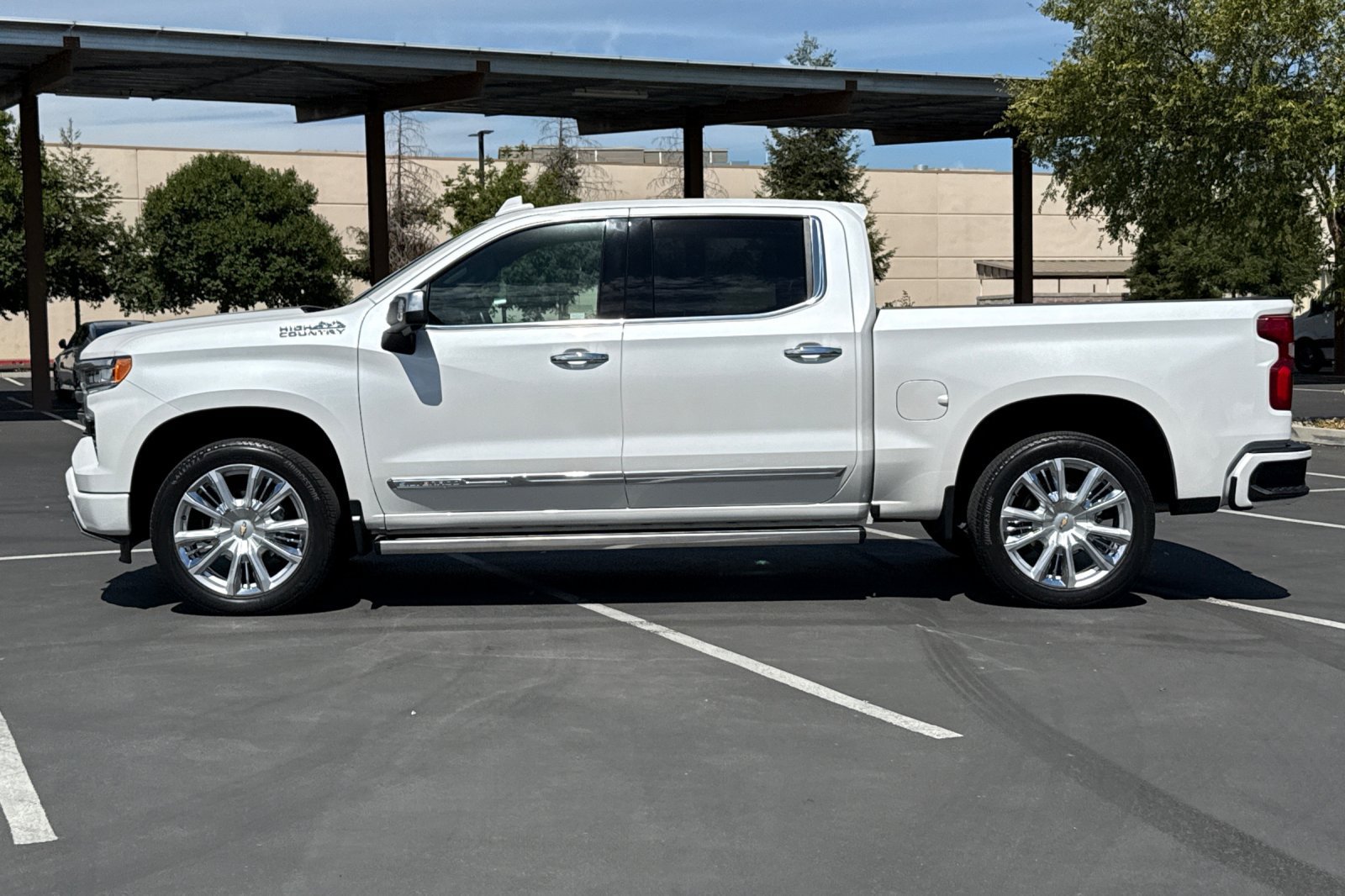 Used 2024 Chevrolet Silverado 1500 High Country w/ High Country Premium Package AWD/4WD image 14