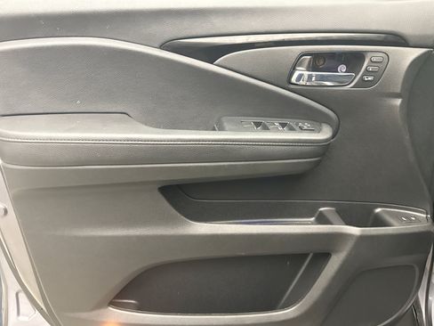 Used 2022 Honda Pilot Touring image 9