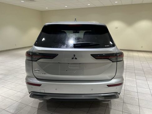 Used 2025 Mitsubishi Outlander AWD image 4