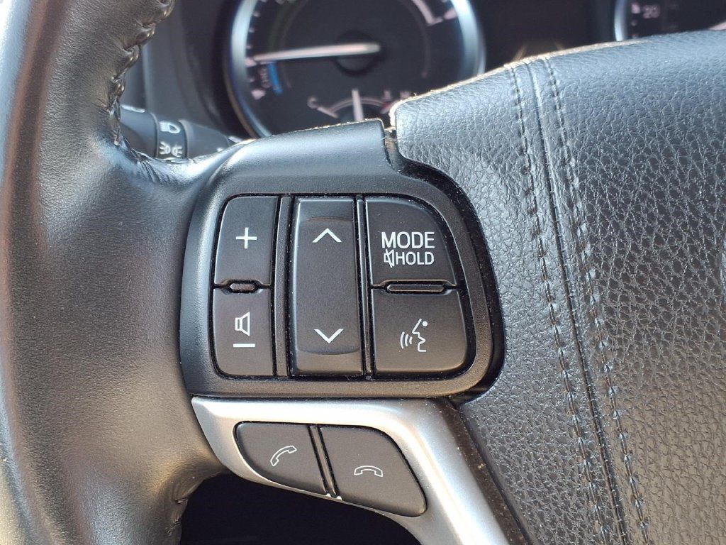 Used 2019 Toyota Highlander XLE AWD/4WD image 16