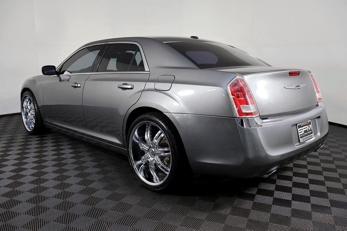 Used 2012 Chrysler 300 RWD image 14