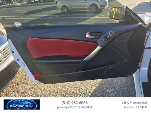 Used 2013 Hyundai Genesis 3.8 RWD image 19