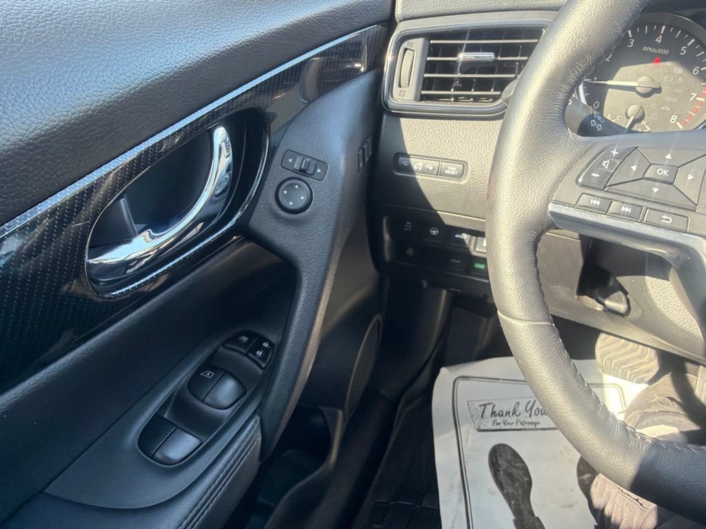 Used 2018 Nissan Rogue SL w/ Premium Package FWD image 16