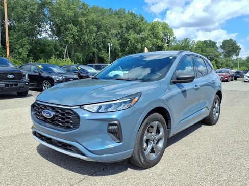 Certified 2023 Ford Escape ST-Line w/ Tech Pack #1 AWD/4WD image 3