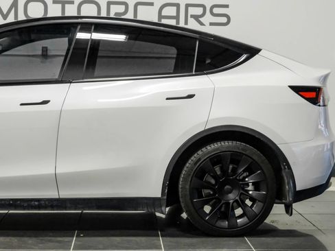 Used 2021 Tesla Model Y Long Range AWD/4WD image 17