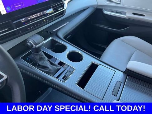 Used 2025 Toyota Sienna XLE FWD image 24