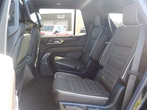 New 2026 GMC Yukon Denali Ultimate AWD/4WD image 21