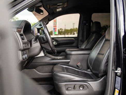 Used 2021 Chevrolet Suburban LT RWD image 20