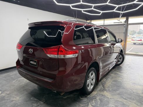 Used 2012 Toyota Sienna LE FWD image 5