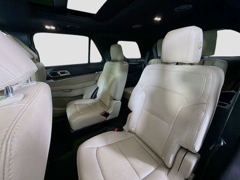 Used 2018 Ford Explorer Limited image 25