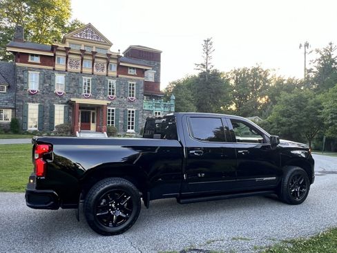 Used 2024 Chevrolet Silverado 1500 High Country w/ Midnight Edition AWD/4WD image 12