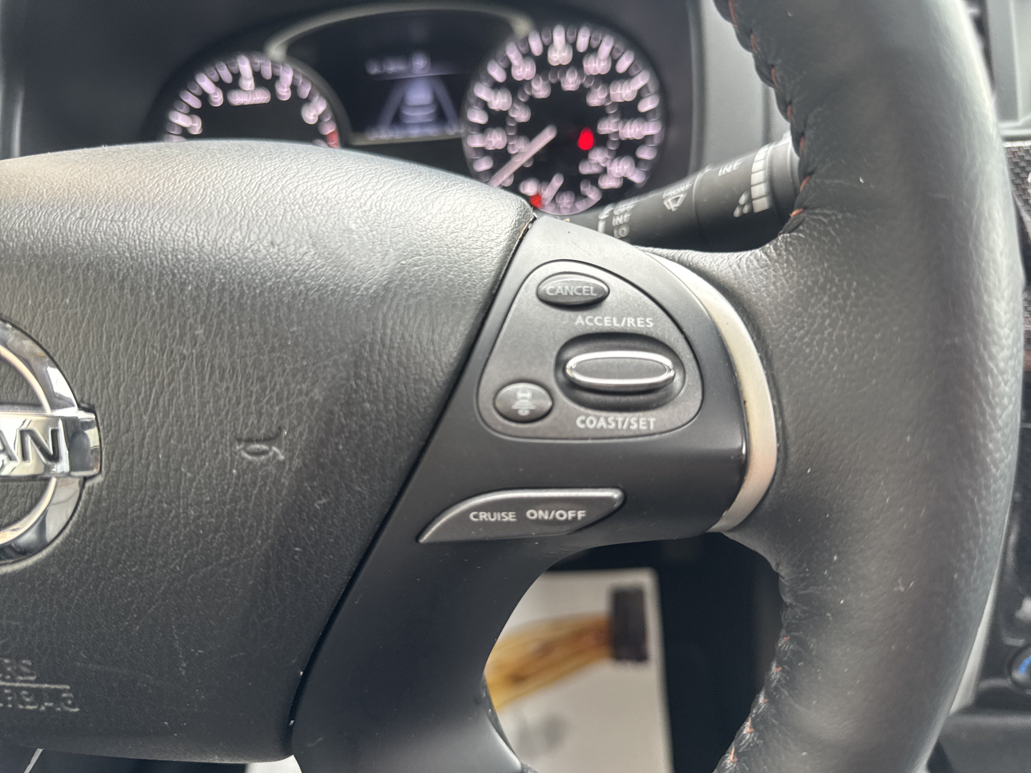 Used 2020 Nissan Pathfinder SL AWD/4WD image 25