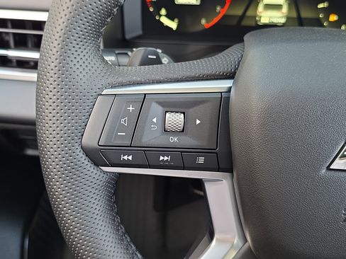 New 2026 Mitsubishi Outlander SE image 17