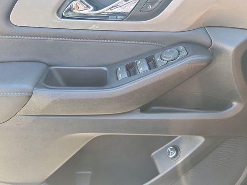 Used 2023 Chevrolet Traverse LT image 14