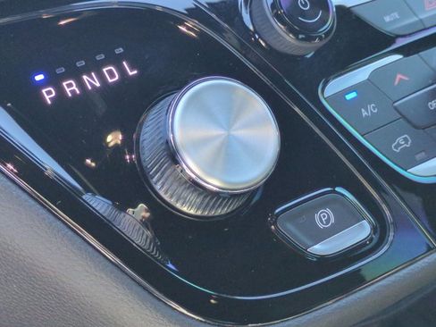 Used 2023 Chrysler Pacifica Touring-L w/ S Appearance Package image 12