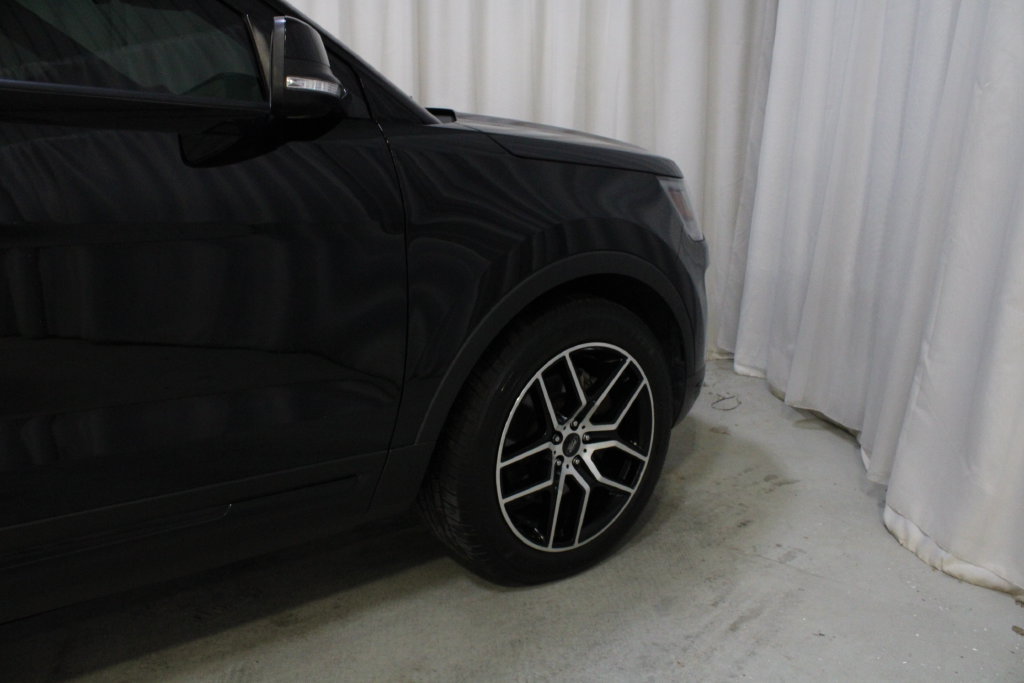 Used 2019 Ford Explorer Sport w/ Equipment Group 401A AWD/4WD image 30