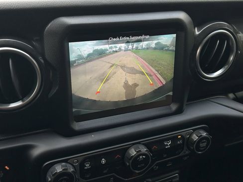 Used 2021 Jeep Wrangler Unlimited Sahara image 18