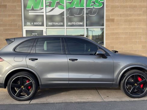 Used 2018 Porsche Cayenne Turbo image 6
