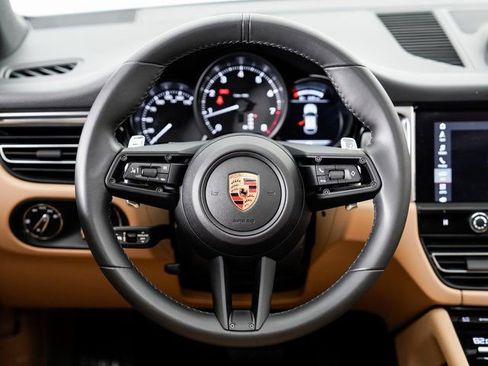 Certified 2025 Porsche Macan image 13