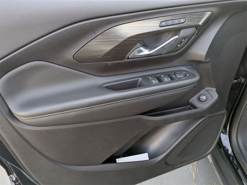 Used 2024 GMC Terrain SLT image 15