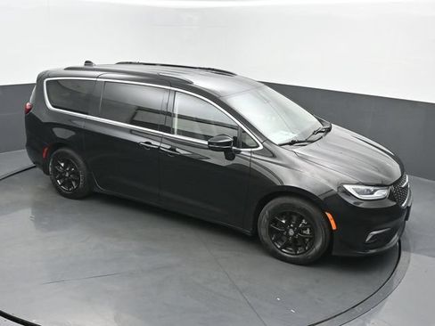 Used 2022 Chrysler Pacifica Touring-L FWD image 42