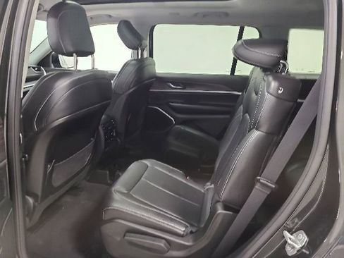 Used 2022 Jeep Grand Cherokee L Limited AWD/4WD image 22