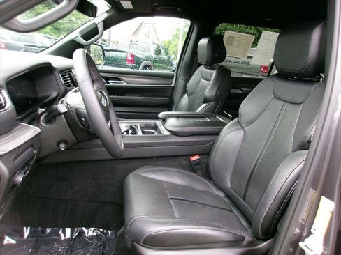 Certified 2024 Jeep Wagoneer Series III AWD/4WD image 7