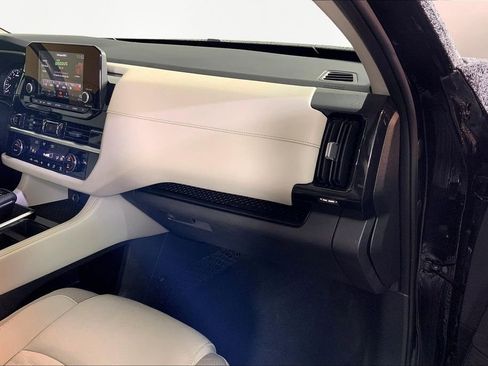 Used 2022 Nissan Pathfinder SV w/ SV Black Package image 19