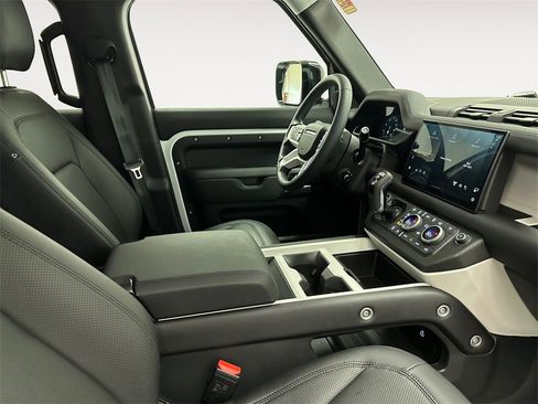 Used 2025 Land Rover Defender 110 S image 15