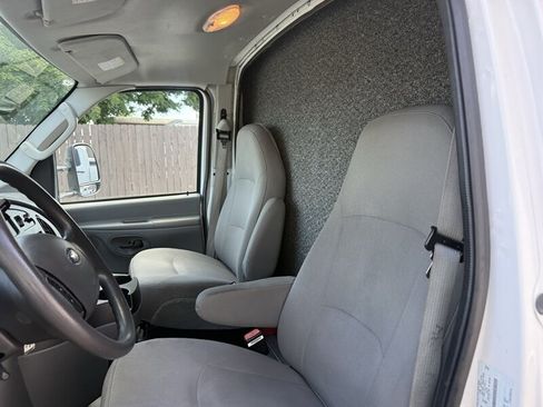 Used 2006 Ford E-350 and Econoline 350 Super Duty RWD image 21