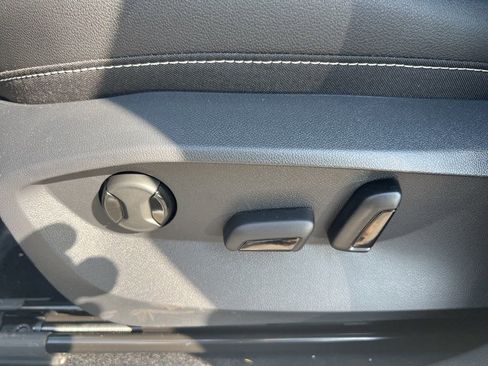 New 2025 Volkswagen Taos SEL image 17