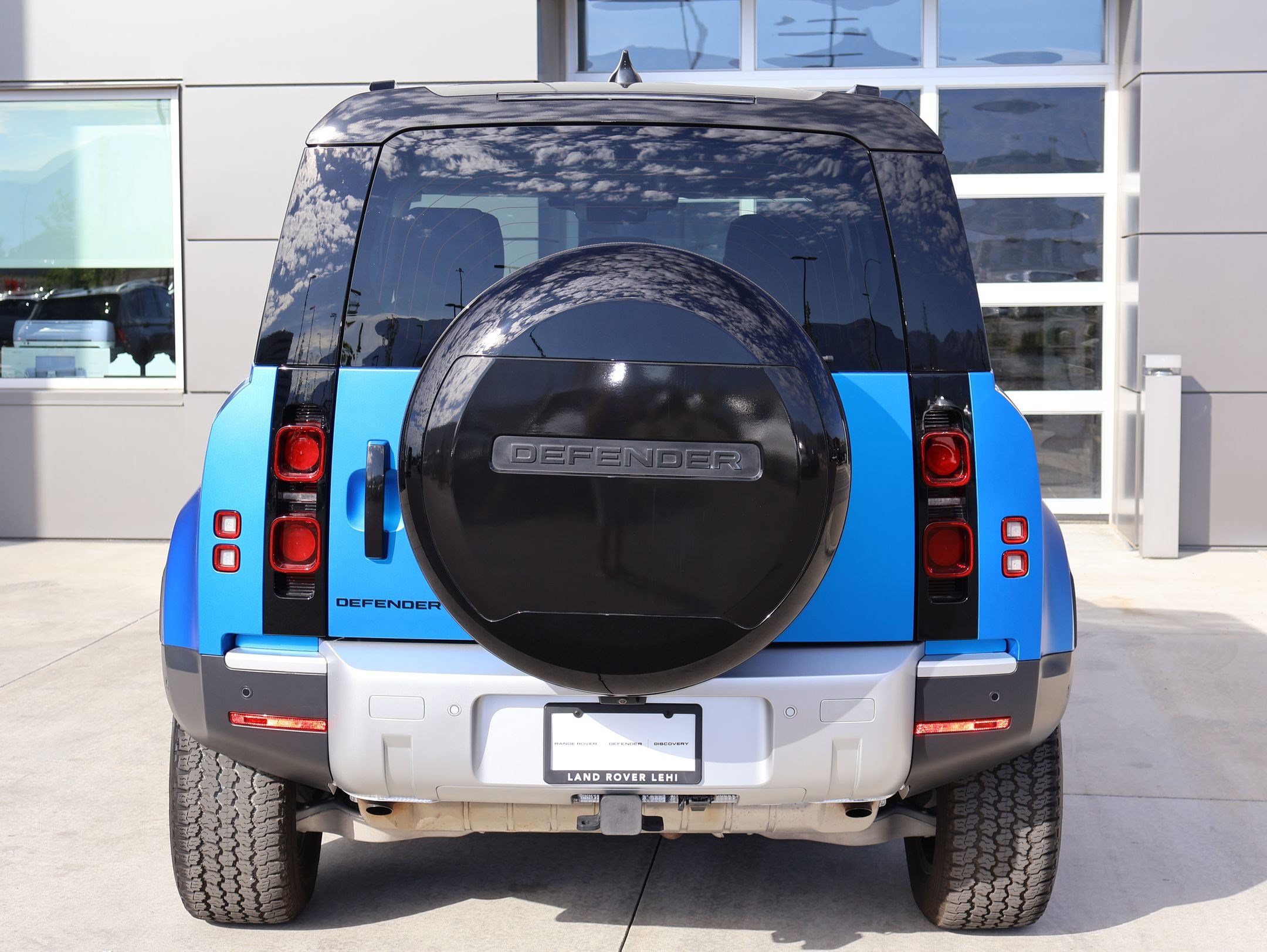 Used 2025 Land Rover Defender 110 S AWD/4WD image 9