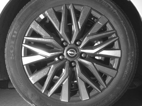 Used 2025 Nissan Altima 2.5 SV FWD image 13