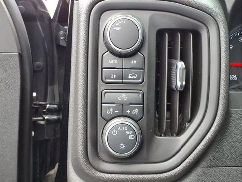 Used 2020 Chevrolet Silverado 1500 Custom w/ Custom Value Package image 16