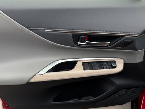 Used 2021 Toyota Venza Limited w/ Advanced Technology Package image 12